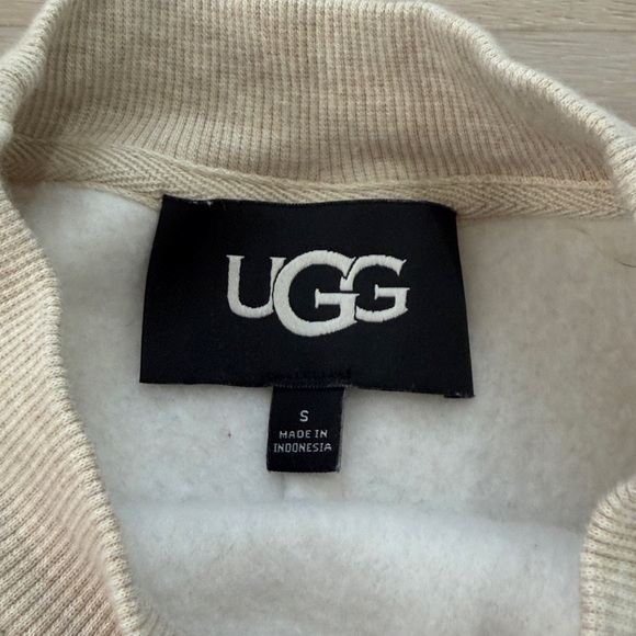 UGG Classic Crewneck Sweatshirt Women’s Small Tan Oversized Fleece - Picture 5 of 9
